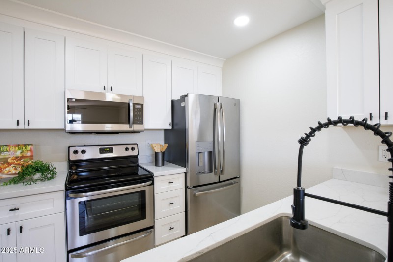 510 N ALma School Unit 145-13