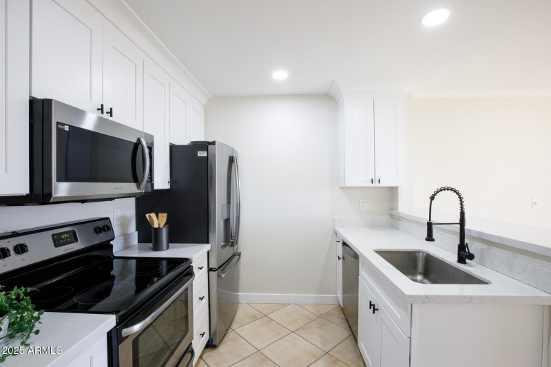 510 N ALma School Unit 145-14