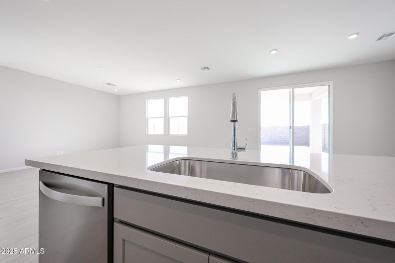 12_Oak_New-Home_Quick-Move-in_Buckeye_AZ