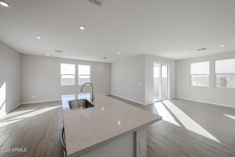 02_2-story-home-with-view_for-sale_Arizo