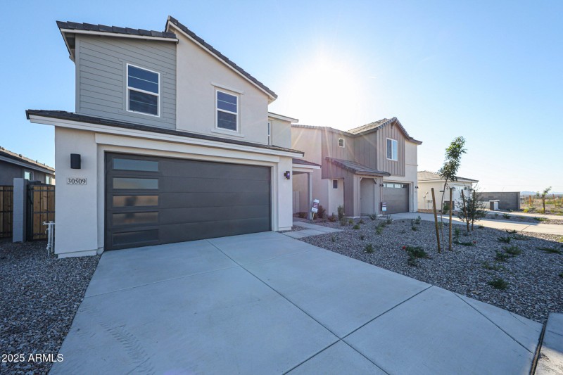 03_2-story-home-with-view_for-sale_Arizo