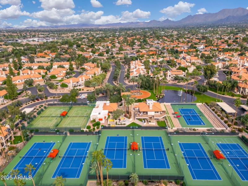 The Racquet Club - 09