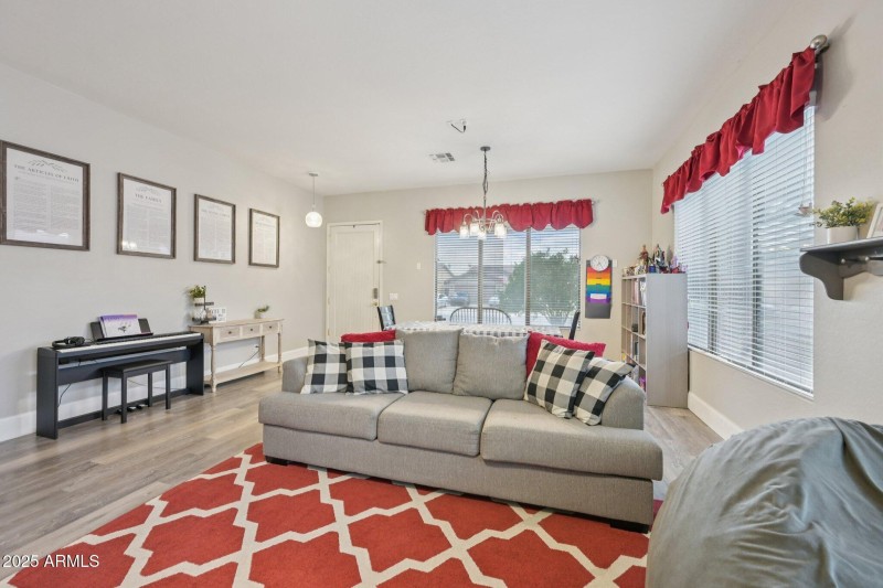 13-web-or-mls-E Decatur St-S1611-013