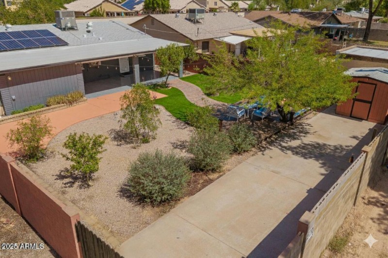 2201 E KINGS Avenue - Backyard