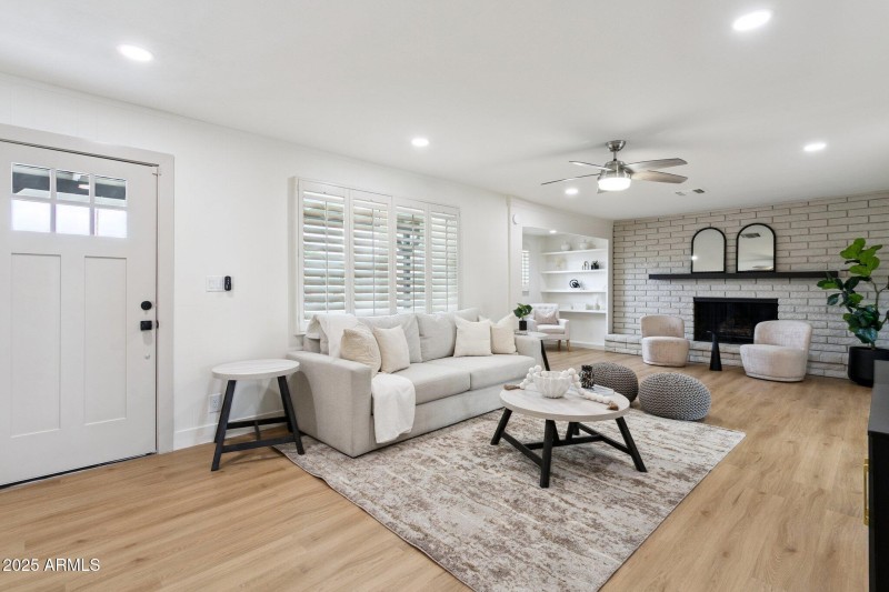 6-web-or-mls-7827-e-moreland-st