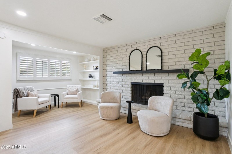 7-web-or-mls-7827-e-moreland-st