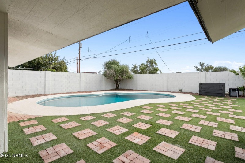 34-web-or-mls-7827-e-moreland-st