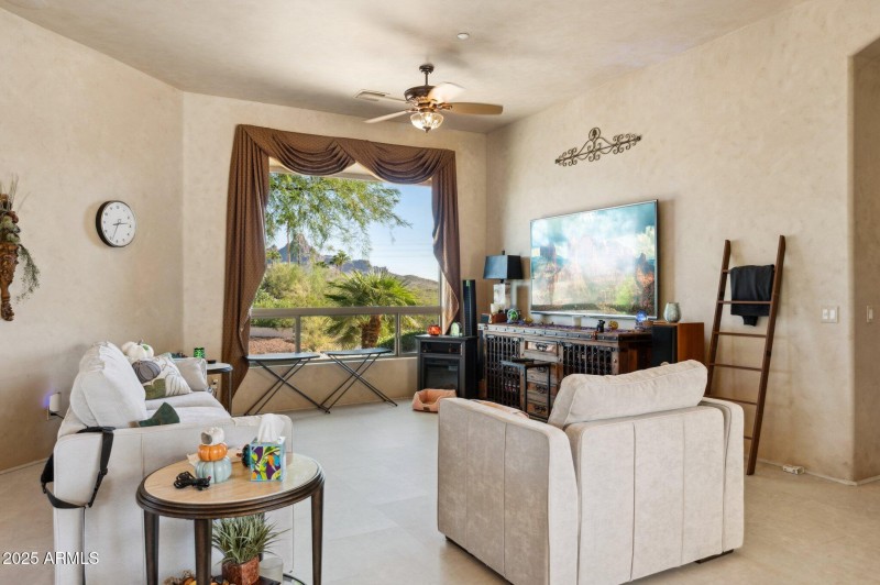 6-web-or-mls-16625-e-last-trail-dr