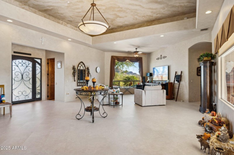 17-web-or-mls-16625-e-last-trail-dr