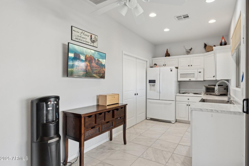 52-web-or-mls-16625-e-last-trail-dr