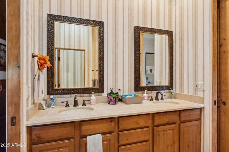 60-web-or-mls-16625-e-last-trail-dr