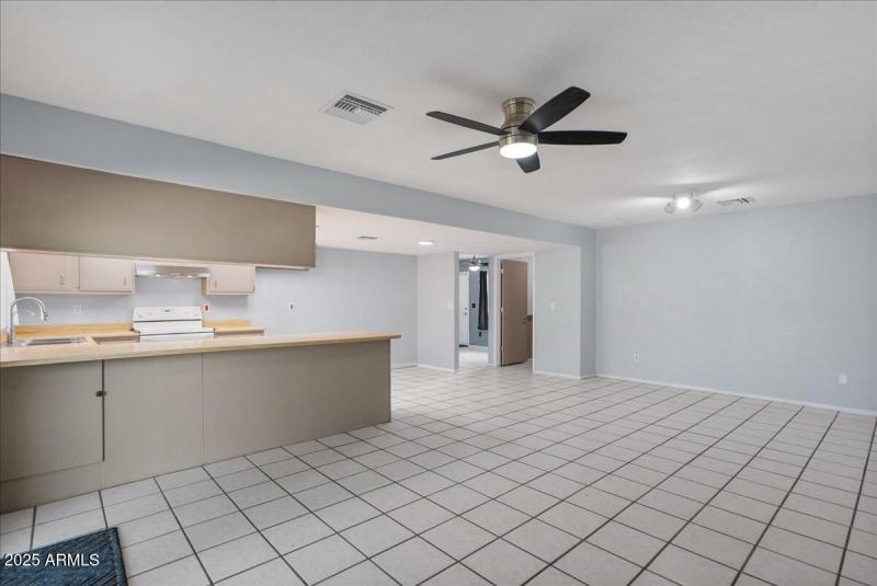 17-Dining and Kitchen