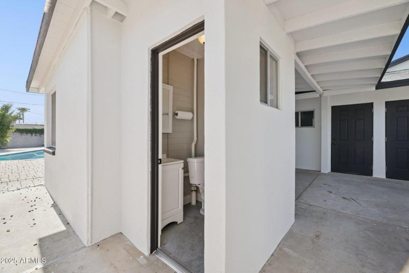 2-web-or-mls-1119-w-medlock-dr