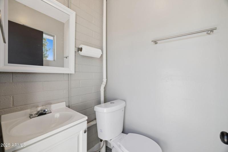 3-web-or-mls-1119-w-medlock-dr