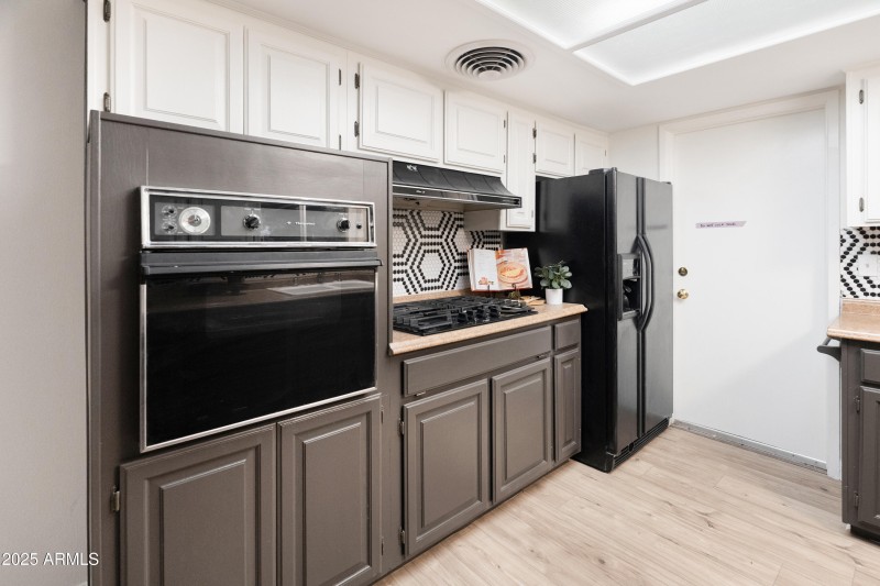 4218-W-Lawrence-Ln-19