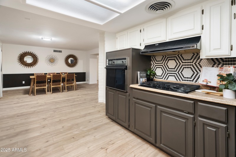 4218-W-Lawrence-Ln-26