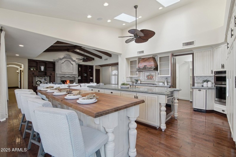 20-web-or-mls-N 40th St-S2606-020