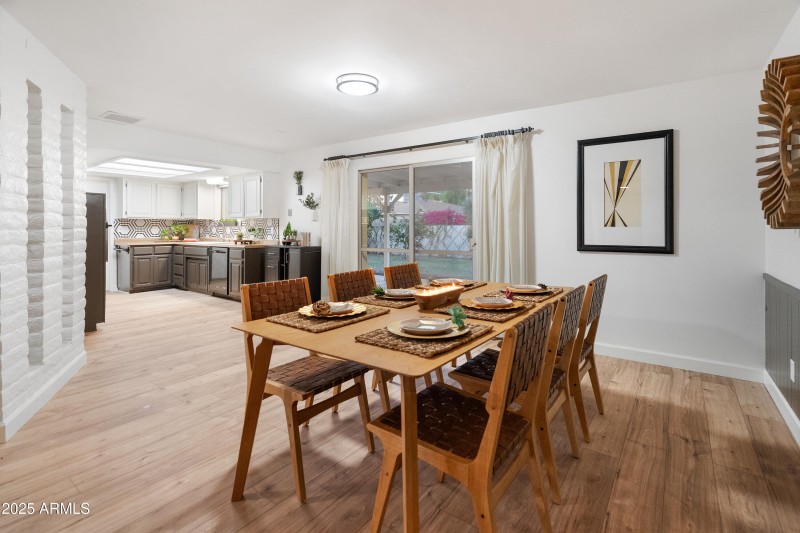 Dining-room-with-back-patio-views