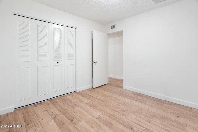 Lawrence Extra Bedroom - Less painting