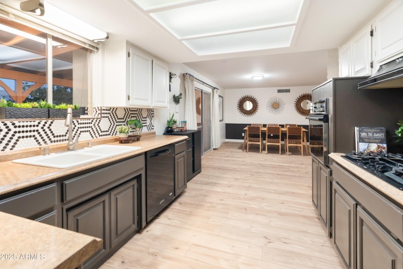 lots-of-cabinets-counter-space