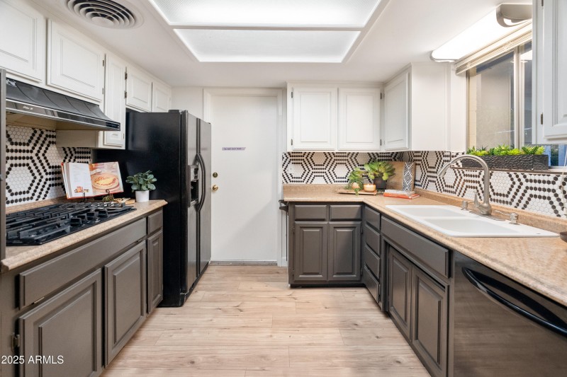 New-paint-and-tiled-backsplash-designer