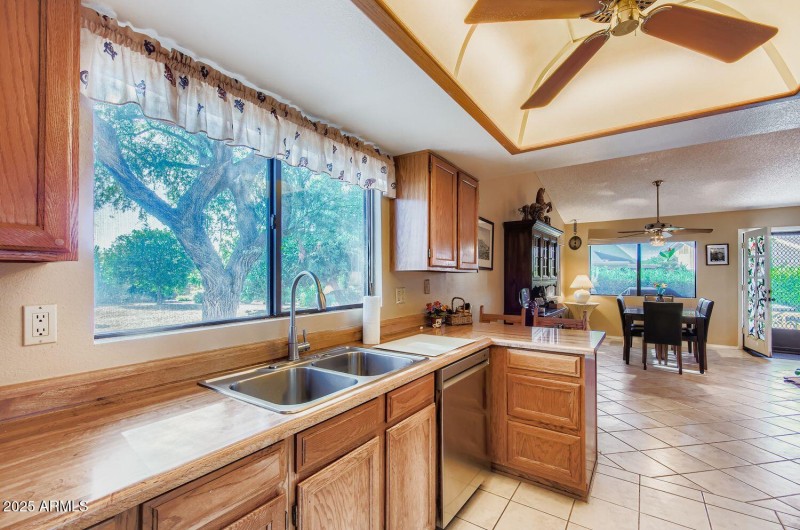 9619 W Taro Ln - Web Quality - 011 - 11