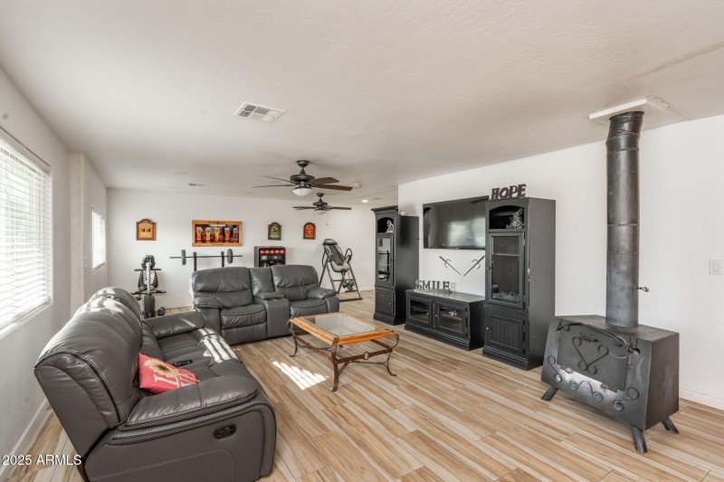 6-web-or-mls-3780-w-northern-ave