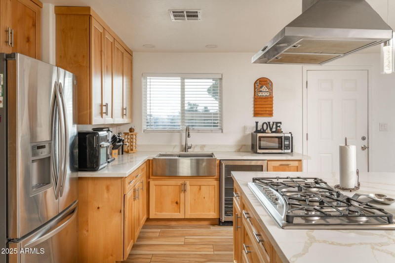 10-web-or-mls-3780-w-northern-ave