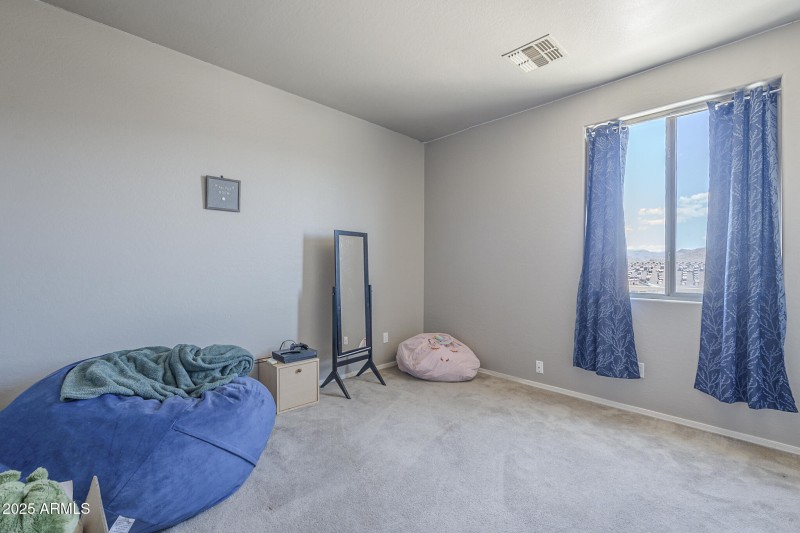 Bedroom1 w/walk-in closet
