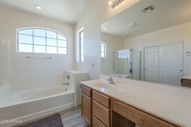 Ensuite 2 separate vanities