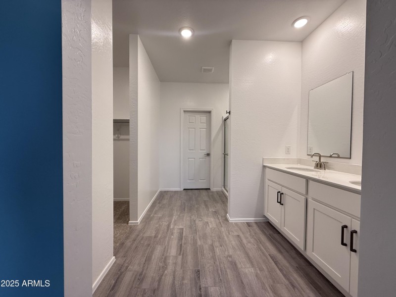 0011 - Primary Bathroom