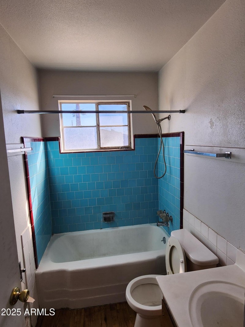 f-208-135-16579136_3pbbhItS_9