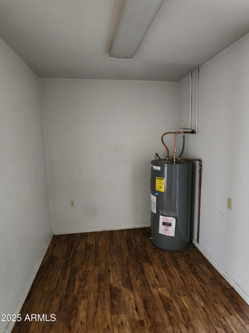 f-208-152-16579136_72nJAM27_14