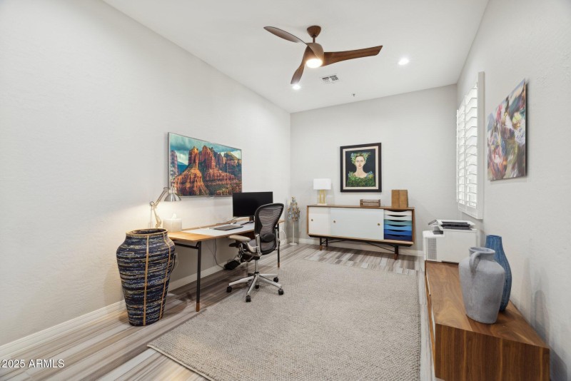 Office/Den/5th Bedroom