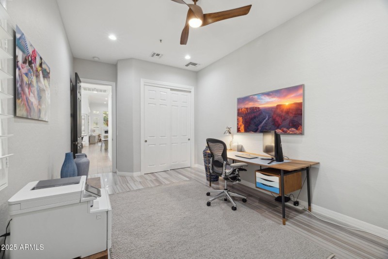 Office/Den/5th Bedroom