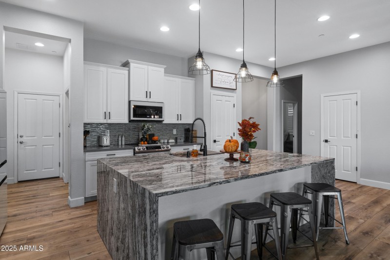 12090 W Peak View Rd-9