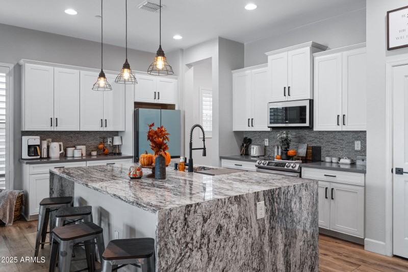 12090 W Peak View Rd-12