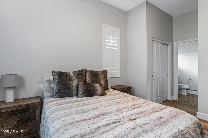 12090 W Peak View Rd-22