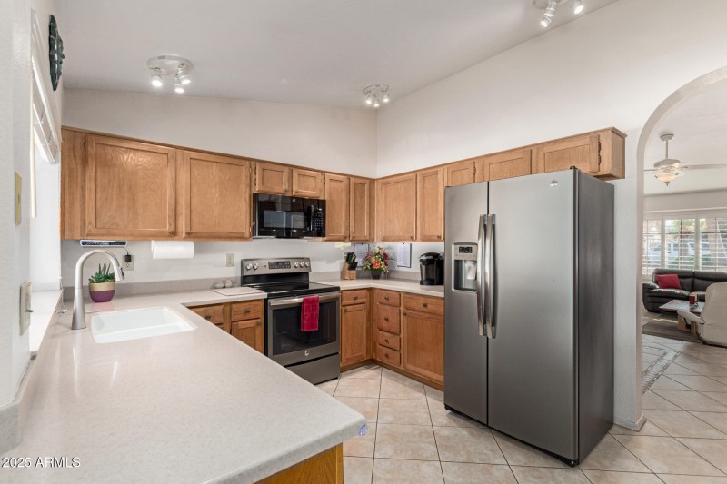 Great Kitchen Space!