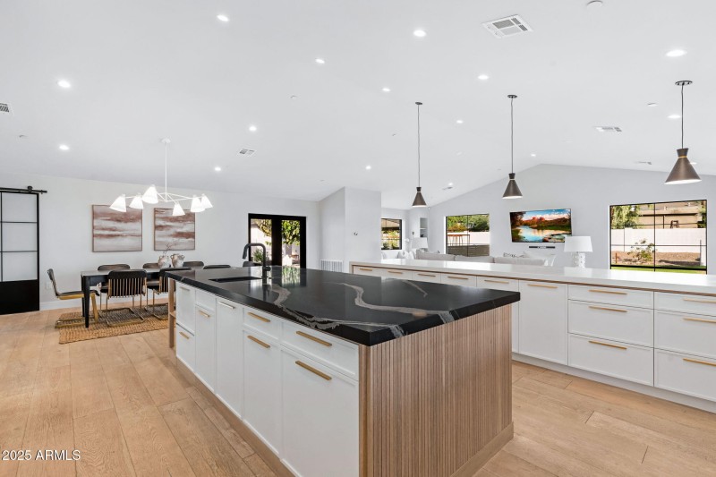 11-web-or-mls-3842-e-san-miguel-ave