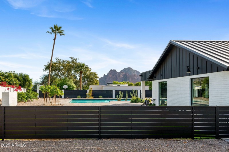 49-web-or-mls-3842-e-san-miguel-ave