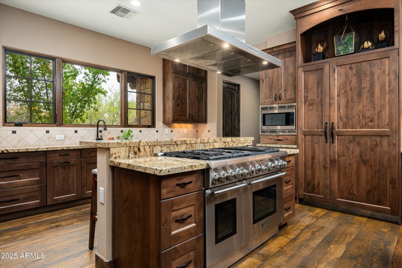 14-8454ELeaningRockRd-14