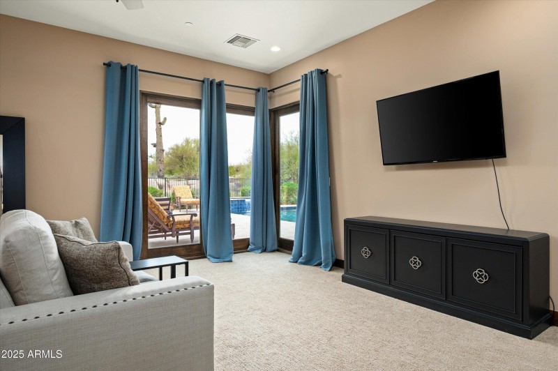 18-8454ELeaningRockRd-18