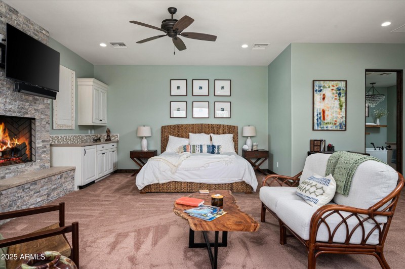 33-8454ELeaningRockRd-33