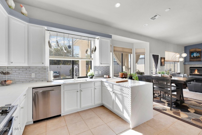 19-web-or-mls-907 E Carlise Rd-16