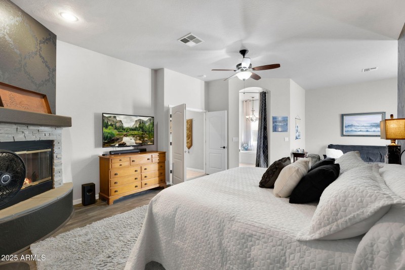 24-web-or-mls-907 E Carlise Rd-22