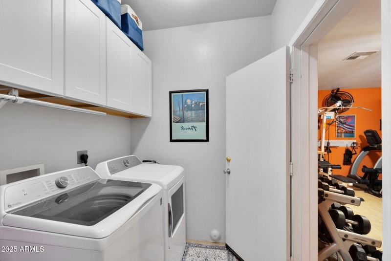 39-web-or-mls-907 E Carlise Rd-37