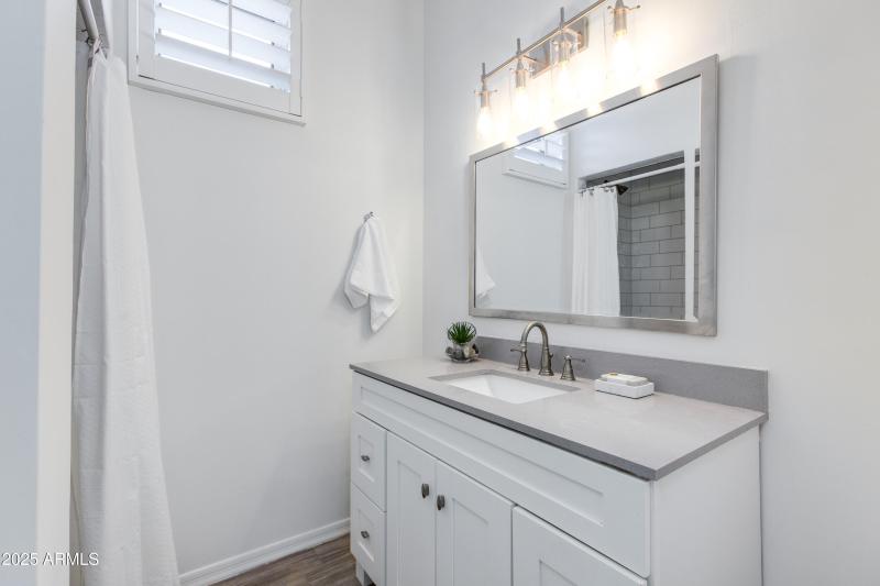 Esnuite Bath w/ shower