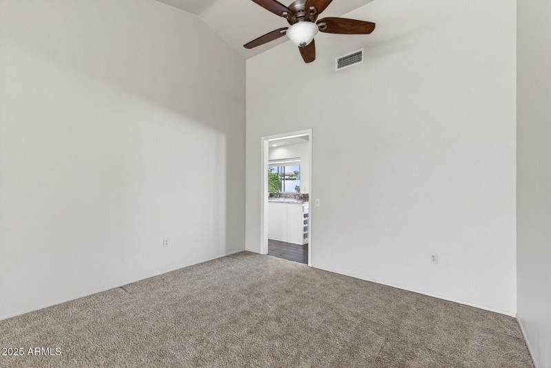 Check out those tall ceiling