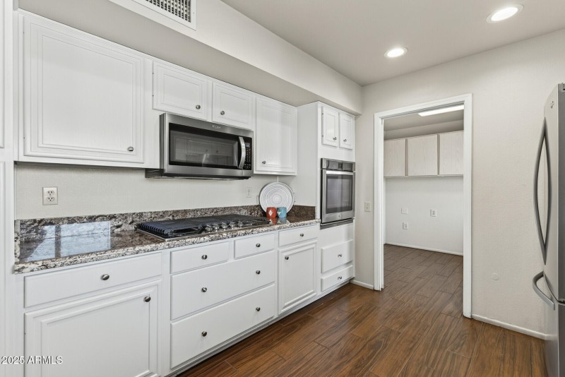 30_13532_W_Pavillion_Dr28_mls